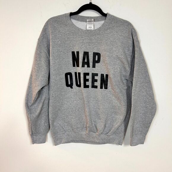 Gildan Tops - Gildan Heavy Blend Sweatshirt Womens M Gray Nap Queen Graphic Fleece Streetwear
